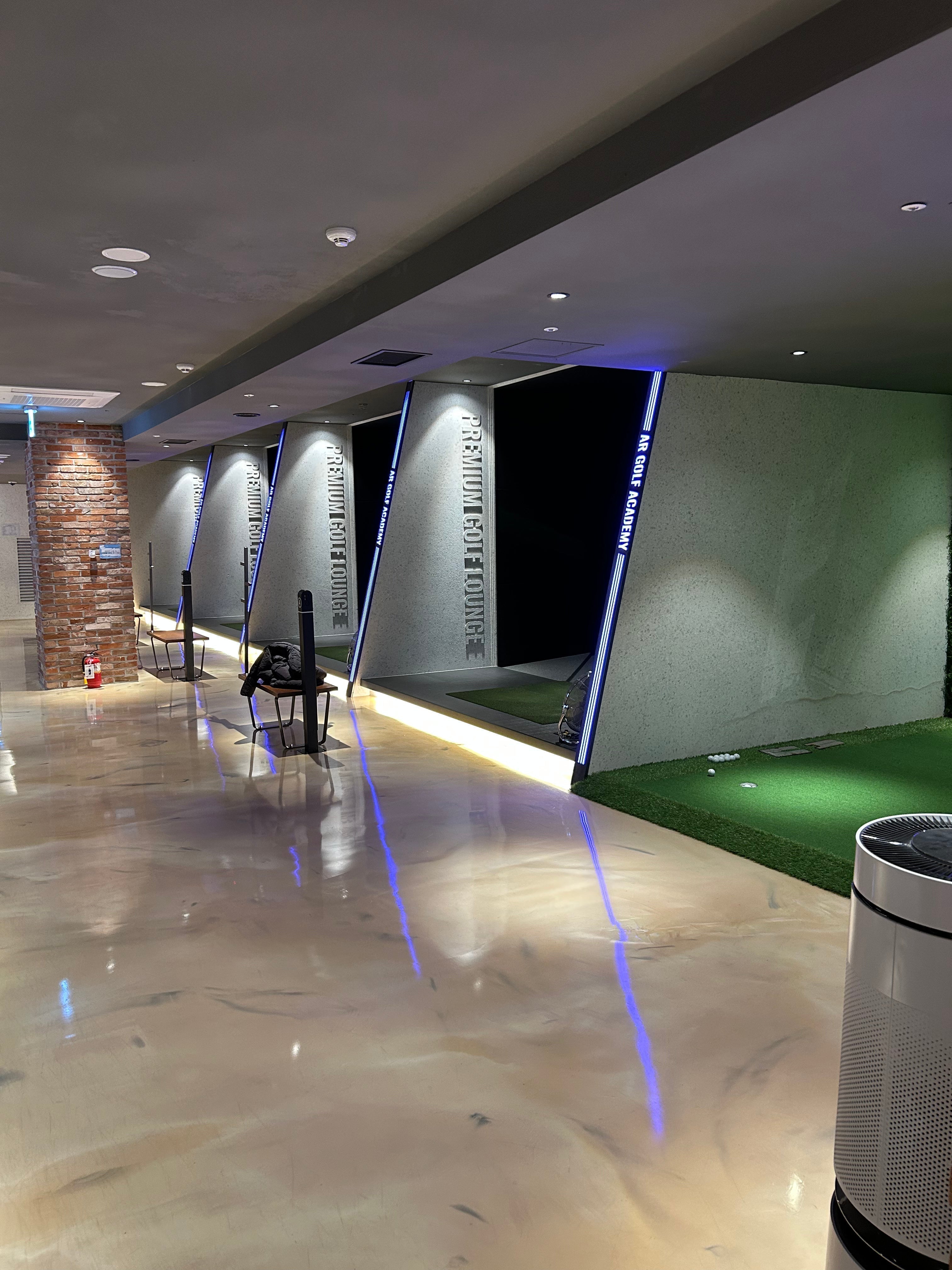 A picture of indoor golf simulators in South Korea